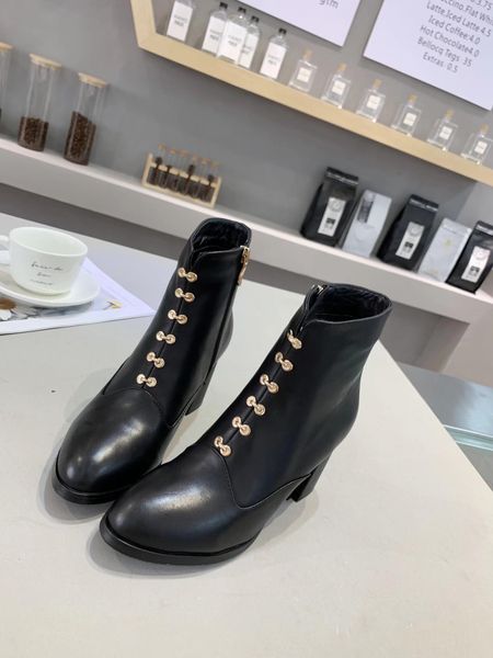 2020r limited edition leather platform women's boots british wind martin boots, fashion thick with ankle boots, size: 36-40
2020r limited edition leather platform women's boots british wind martin boots, fashion thick with ankle boots, size: 36-40