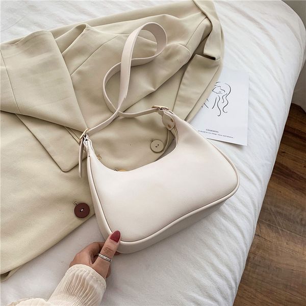 half moon design кожаные crossbody сумки для женщин 2020 коммуникатор повседневная женщина роскошные сумки lady new simple travel bag totes
half moon design кожаные crossbody сумки для женщин 2020 коммуникатор повседневная женщина роскошные сумки lady new simple travel bag totes