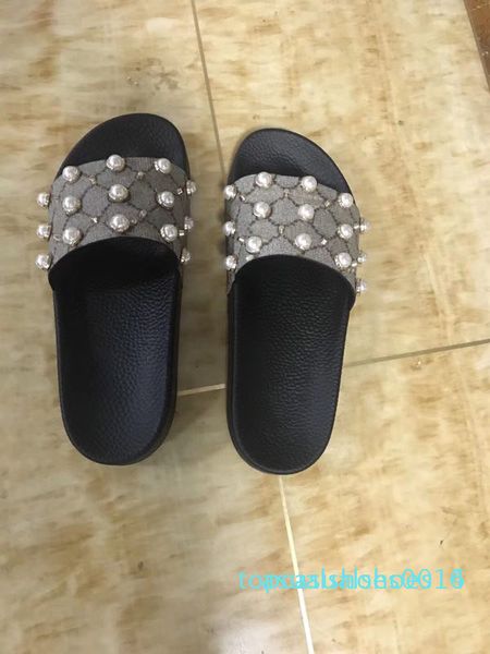 2018 fashion slippers, female box style luxury designer, pearl women beach slippers at the the size 35-42 t16, Black
2018 fashion slippers, female box style luxury designer, pearl women beach slippers at the the size 35-42 t16, Black