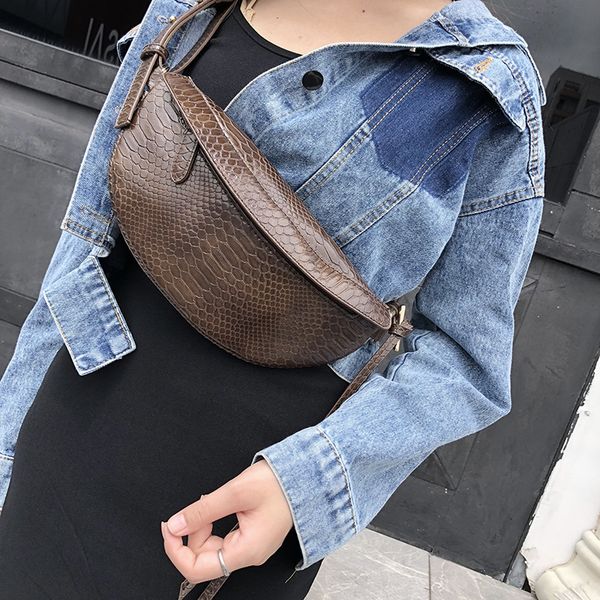 fanny pack women serpentine messenger bag pu leather retro snakeskin clutch bag travel chest packs large capacity waist belt bag, Black;red
fanny pack women serpentine messenger bag pu leather retro snakeskin clutch bag travel chest packs large capacity waist belt bag, Black;red