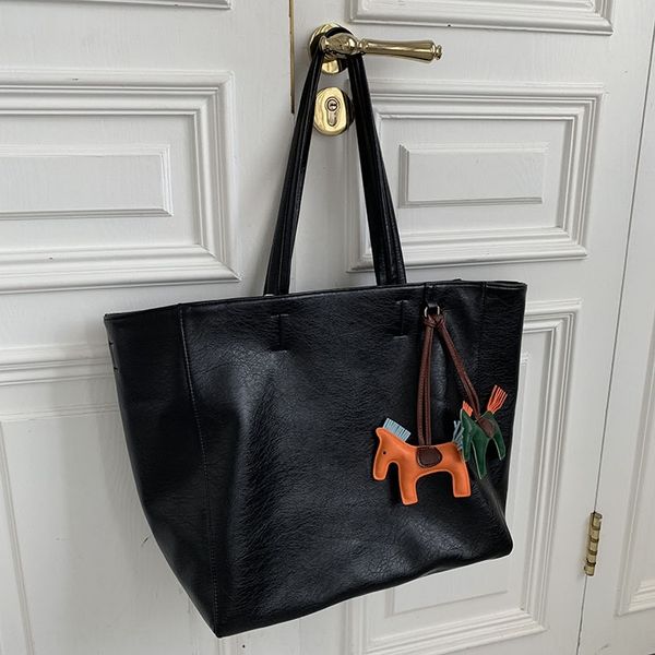 2020 new fashion animal hanging tote hand shopping all-match ins single shoulder portable shopping bag soft leather big bag female
2020 new fashion animal hanging tote hand shopping all-match ins single shoulder portable shopping bag soft leather big bag female