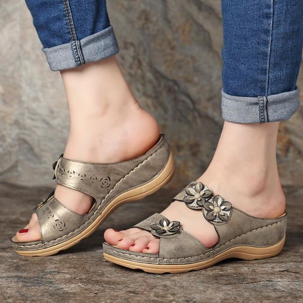 wenyujh summer women slippers flower wedges platform flip flops beach shoes mules ladies slides party sandals zapatos de mujer cs03, Black
wenyujh summer women slippers flower wedges platform flip flops beach shoes mules ladies slides party sandals zapatos de mujer cs03, Black