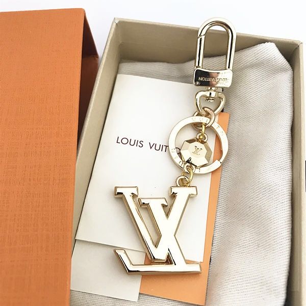 2020 designer exquisite four-leaf flower letter luxury key chain multi-pendant bag charm fashion exquisite key chain, Silver
2020 designer exquisite four-leaf flower letter luxury key chain multi-pendant bag charm fashion exquisite key chain, Silver