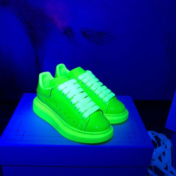 man shoes platform sneakers suede real leather oversized sneakers women lace up flat trainers velvet solid color runner shoes big size
man shoes platform sneakers suede real leather oversized sneakers women lace up flat trainers velvet solid color runner shoes big size