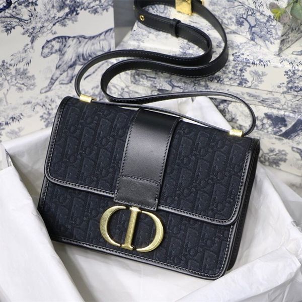 montaigne lady bag 7a high-end product packaging, modern popular retro style into the modern lifestyle to present the extreme boutique craft
montaigne lady bag 7a high-end product packaging, modern popular retro style into the modern lifestyle to present the extreme boutique craft