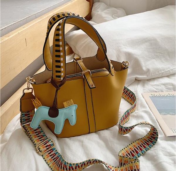 design women bucket bags new style wide shoulder straps shoulder bags lady handbags pu bag
design women bucket bags new style wide shoulder straps shoulder bags lady handbags pu bag