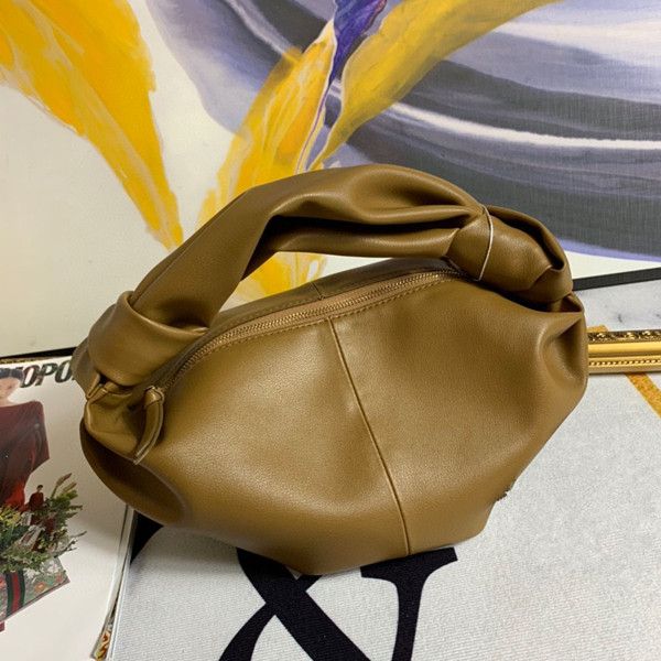 super net red same fashion versatile one shoulder portable ox horn bag cloud bag small 2020 new korean women's bag
super net red same fashion versatile one shoulder portable ox horn bag cloud bag small 2020 new korean women's bag