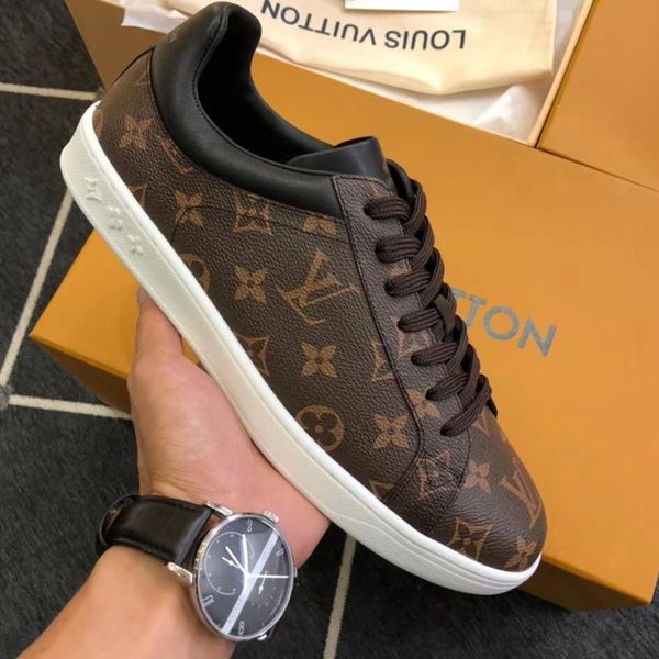 36 men's designer casual sports shoes, fashion brand outdoor casual shoes, trainers. fast delivery in original box packaging, Black
36 men's designer casual sports shoes, fashion brand outdoor casual shoes, trainers. fast delivery in original box packaging, Black