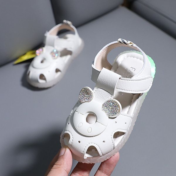 2020 new girl with led lighting korean girl baby children's shoes and sandals children's shoes sandals 2119, Black;red
2020 new girl with led lighting korean girl baby children's shoes and sandals children's shoes sandals 2119, Black;red