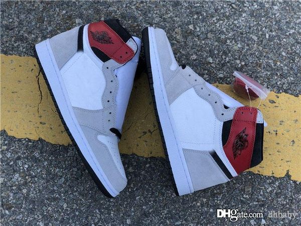 air aauthentic 1 high og retro white black light smoke grey men basketball shoes 555088-126 varsity red man sports sneakers with box
air aauthentic 1 high og retro white black light smoke grey men basketball shoes 555088-126 varsity red man sports sneakers with box