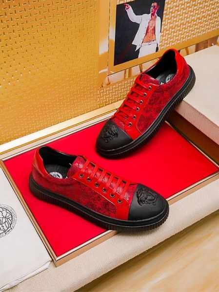 2020p limited edition leather embroidered medusa stitching men's low-lace-up casual shoes, fashionable and versatile sneakers,size, Black
2020p limited edition leather embroidered medusa stitching men's low-lace-up casual shoes, fashionable and versatile sneakers,size, Black
