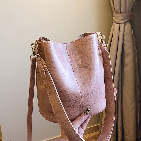 pu leather high capacity bucket bags for women 2020 small shoulder messenger bag lady fashion handbags luxury totes
pu leather high capacity bucket bags for women 2020 small shoulder messenger bag lady fashion handbags luxury totes