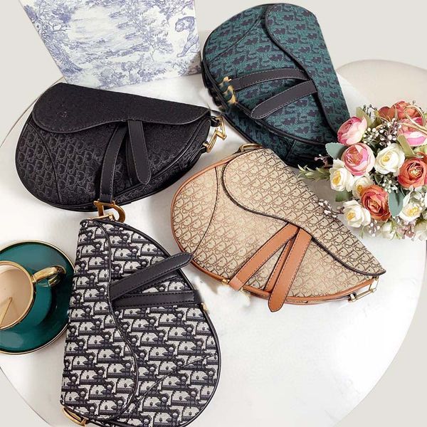 designer bags women handbags purses shoulder messenger classic popular saddle bag come with box size 24*20cm
designer bags women handbags purses shoulder messenger classic popular saddle bag come with box size 24*20cm