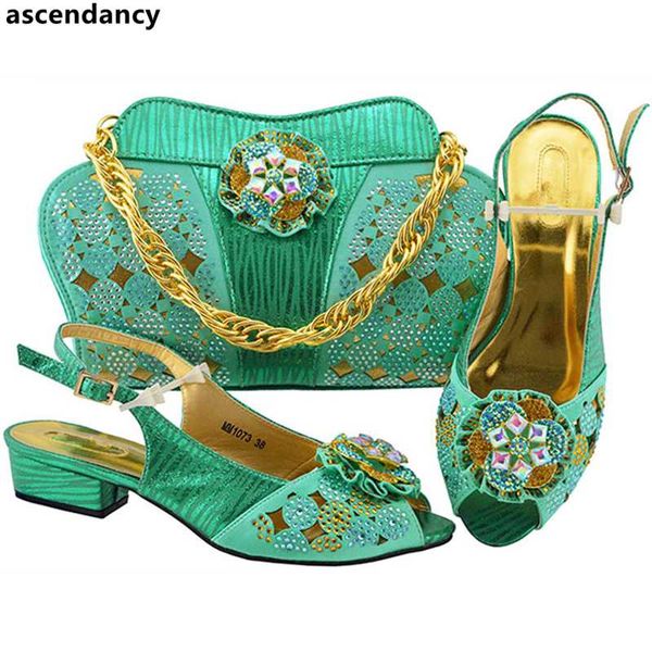 new arrival italian matching shoe and bag set for wedding latest nigerian women party shoes and bag set decorated with appliques, Black
new arrival italian matching shoe and bag set for wedding latest nigerian women party shoes and bag set decorated with appliques, Black