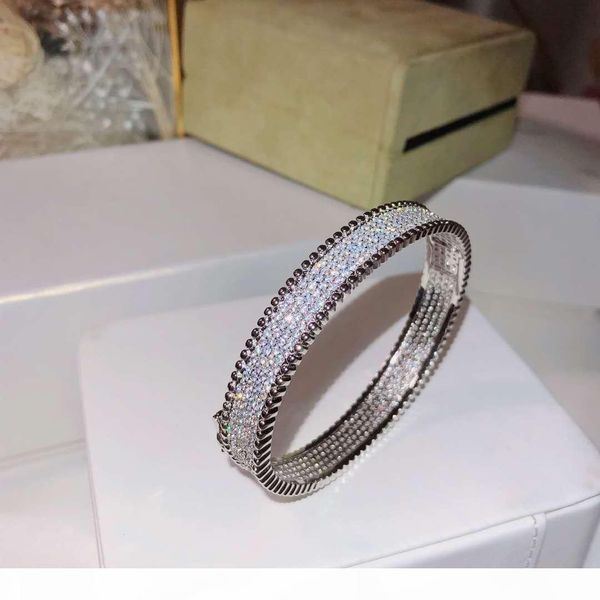 luxury and gorgeous designer female bracelet sub-gold material, bead-set diamonds, gold bracelet, silver plated, 18k permanent color preserv, Black
luxury and gorgeous designer female bracelet sub-gold material, bead-set diamonds, gold bracelet, silver plated, 18k permanent color preserv, Black