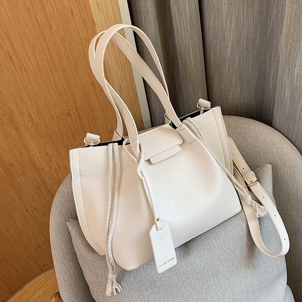 new french design fashion large-capacity handbag & elegant 2in1 tote bag shoulder bag messenger width 29cm height 20cm
new french design fashion large-capacity handbag & elegant 2in1 tote bag shoulder bag messenger width 29cm height 20cm