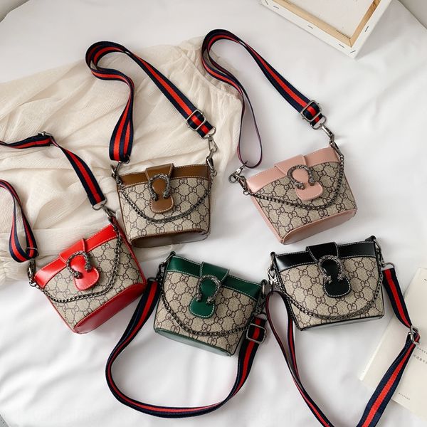 2019 korean children's chain shoulder fashion lock girl messenger fashion baby accessories shoulder accessories small bag small bag
2019 korean children's chain shoulder fashion lock girl messenger fashion baby accessories shoulder accessories small bag small bag