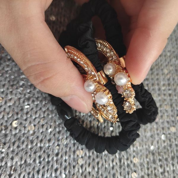 new fashion pearl rhinestone c metal hair rope black elastic hair rubber bands ponytail tail with vip paper card, Golden;silver
new fashion pearl rhinestone c metal hair rope black elastic hair rubber bands ponytail tail with vip paper card, Golden;silver
