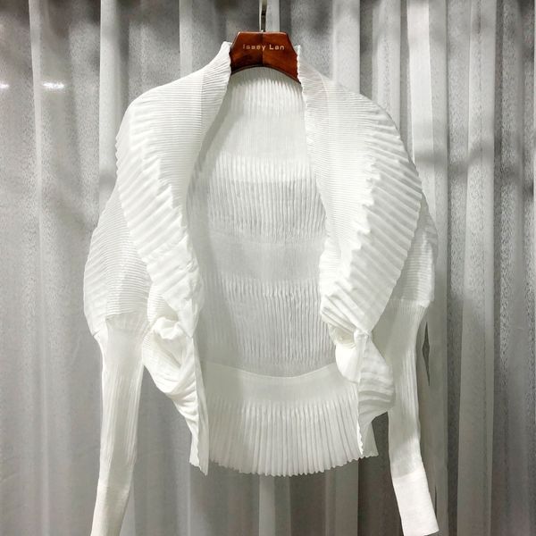 pleated lifetime shirt coat gauze sunscreen shirt 2019 summer new pleated loose slimming thin outer shawl coat for women, Black
pleated lifetime shirt coat gauze sunscreen shirt 2019 summer new pleated loose slimming thin outer shawl coat for women, Black