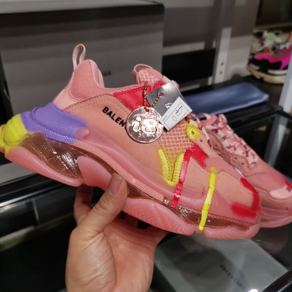 2020uc designer designs new leisure and entertainment hiking shoes, outdoor jungle adventure shoes, original packaging and box delivery, Black
2020uc designer designs new leisure and entertainment hiking shoes, outdoor jungle adventure shoes, original packaging and box delivery, Black