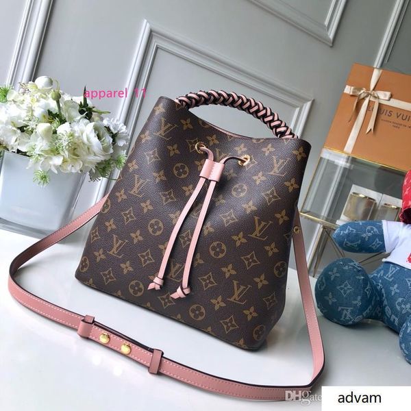 2020 women waist pack ladies handbag lady clutch purse shoulder bag size 26*26*17.5 cm m435 02
2020 women waist pack ladies handbag lady clutch purse shoulder bag size 26*26*17.5 cm m435 02