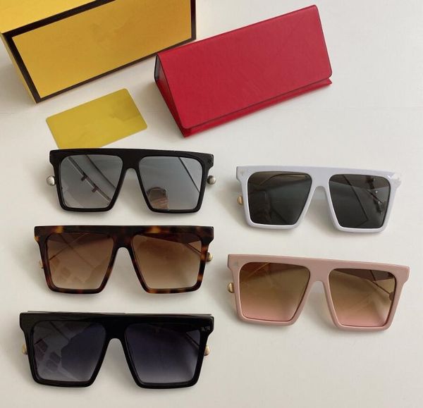with box 2020 classic square frame high-definition lens and the metal large f casting temples are full of personality ff0391/s, White;black
with box 2020 classic square frame high-definition lens and the metal large f casting temples are full of personality ff0391/s, White;black