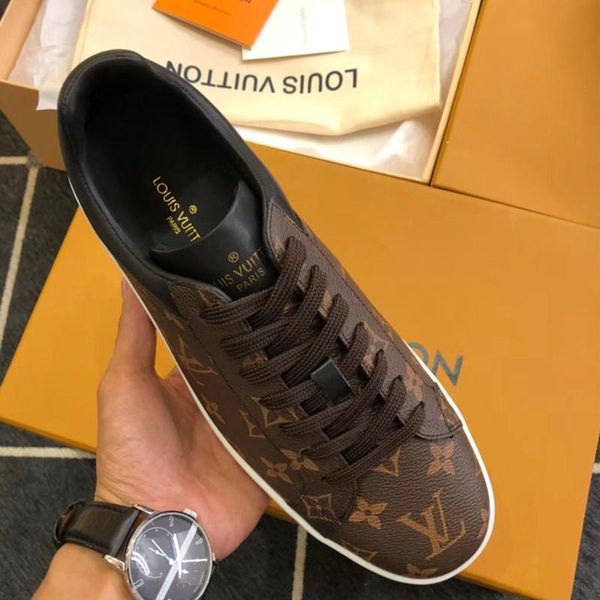 24 men's designer casual sports shoes, fashion brand outdoor casual shoes, trainers. fast delivery in original box packaging, Black
24 men's designer casual sports shoes, fashion brand outdoor casual shoes, trainers. fast delivery in original box packaging, Black