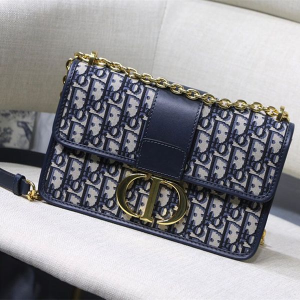7a high-end custom quality women's cross-body bag clasp design elegant one-handed clamshell with small interlining on both sides
7a high-end custom quality women's cross-body bag clasp design elegant one-handed clamshell with small interlining on both sides