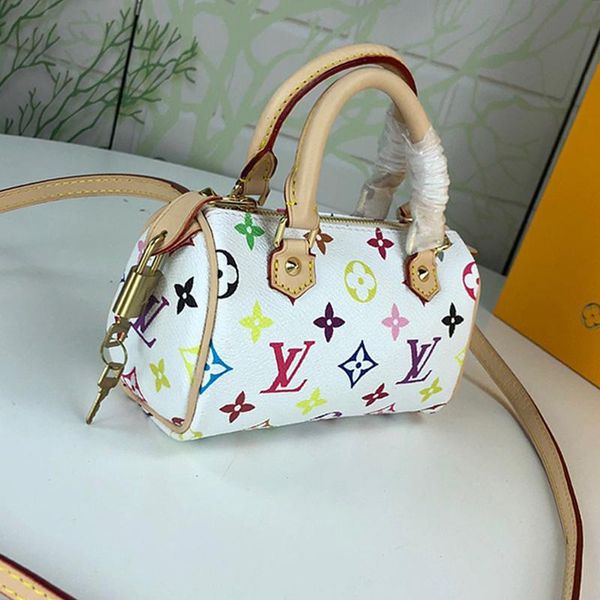 быстрая поставка женские сумки простой стиль lady crossbody сумка с origin box урожай классический женщин сумки на ремне из кожи мини-сумки
быстрая поставка женские сумки простой стиль lady crossbody сумка с origin box урожай классический женщин сумки на ремне из кожи мини-сумки