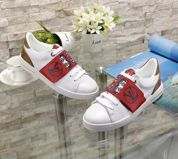 2020d luxury men's and women's graffiti hand-painted casual sports shoes, fashionable wild high-end couple banquet shoes, size: 35, Black
2020d luxury men's and women's graffiti hand-painted casual sports shoes, fashionable wild high-end couple banquet shoes, size: 35, Black