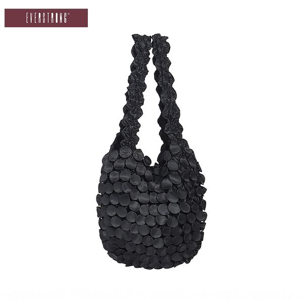 2020 new shoulder bucket women's fashion all-match black shoulder pleated fabric petal bucket bag women's bag
2020 new shoulder bucket women's fashion all-match black shoulder pleated fabric petal bucket bag women's bag