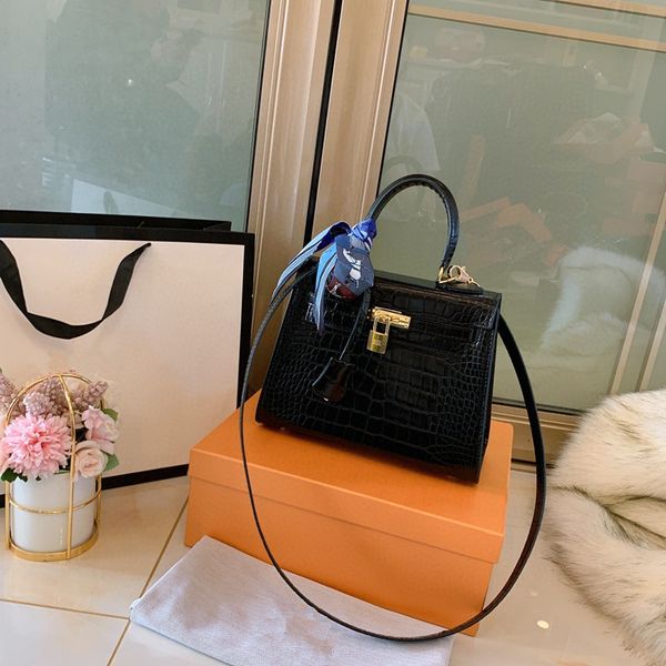 2020 new women wrapped cowhide women's leather wedding brides with the bill of lading shoulder bag cross-body spring and autumn
2020 new women wrapped cowhide women's leather wedding brides with the bill of lading shoulder bag cross-body spring and autumn