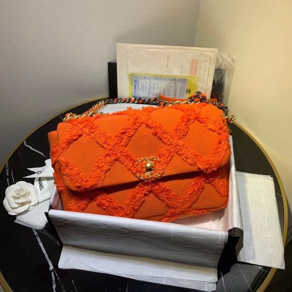 7a high-end custom quality classic lady cross-body bag uses three color hardware chains for ancient silver, ancient gold, bright silver
7a high-end custom quality classic lady cross-body bag uses three color hardware chains for ancient silver, ancient gold, bright silver