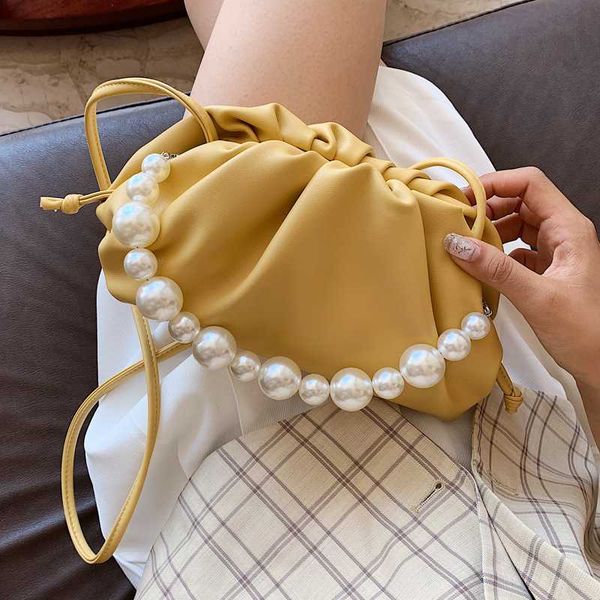 pearl chain design pu leather shoulder messenger bags for women 2020 small crossbody bag travel handbags and purses
pearl chain design pu leather shoulder messenger bags for women 2020 small crossbody bag travel handbags and purses