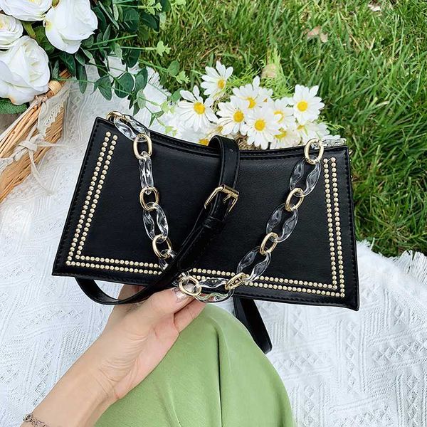 новое высокое качество леди сумки цепи дизайн лето solid color кожа pu crossbody сумки для женщин простые моды плеча мешок
новое высокое качество леди сумки цепи дизайн лето solid color кожа pu crossbody сумки для женщин простые моды плеча мешок