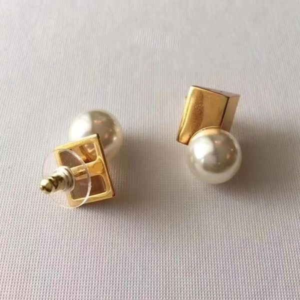 brass material stud earring shape with white pearls earring for women gift wedding jewelry ps5639a
brass material stud earring shape with white pearls earring for women gift wedding jewelry ps5639a