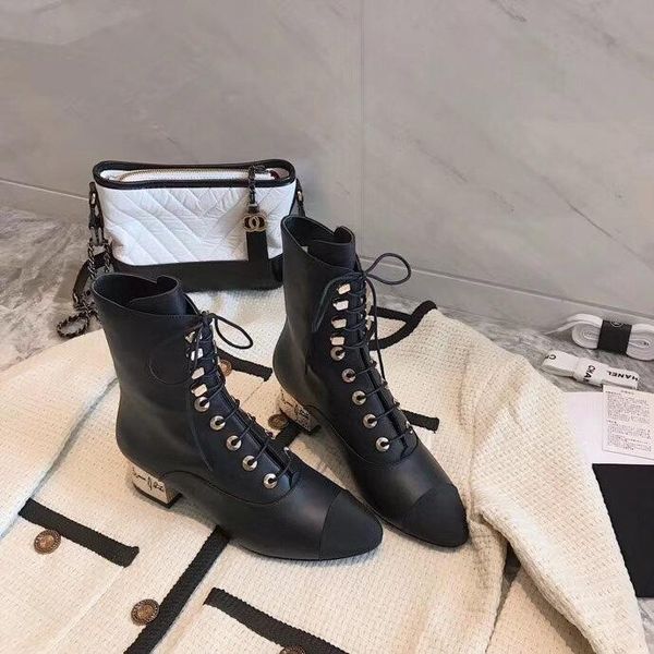 2020y new high-end custom british style high help women's booties, trend wild high-heeled boots martin boots women
2020y new high-end custom british style high help women's booties, trend wild high-heeled boots martin boots women