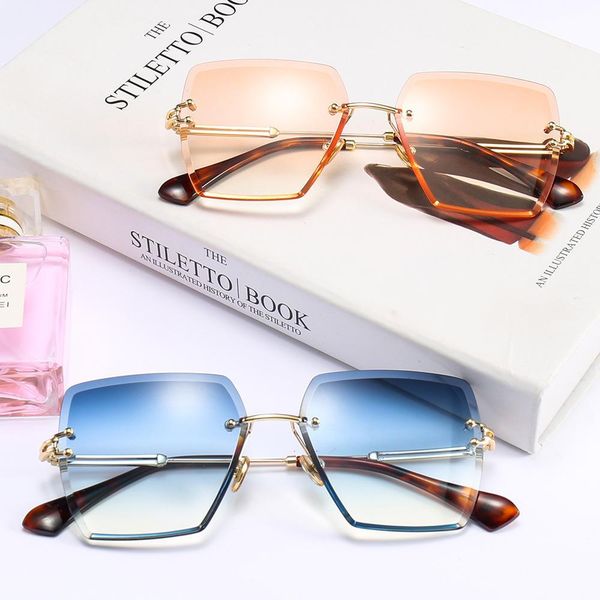18600 rimless sunglasses gradient color film trimming square sunglasses 2018 new wave of european and american fashion glasses, White;black
18600 rimless sunglasses gradient color film trimming square sunglasses 2018 new wave of european and american fashion glasses, White;black