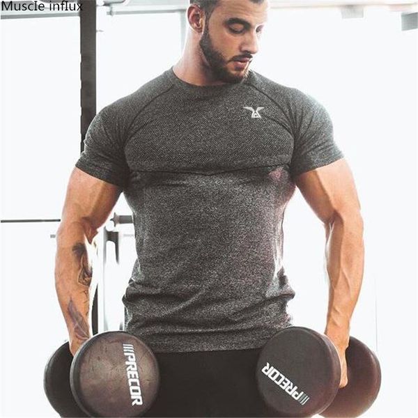 2020 new men running tight short t-shirt compression quick dry t shirt male gym fitness bodybuilding jogging tees clothing, Black;blue
2020 new men running tight short t-shirt compression quick dry t shirt male gym fitness bodybuilding jogging tees clothing, Black;blue
