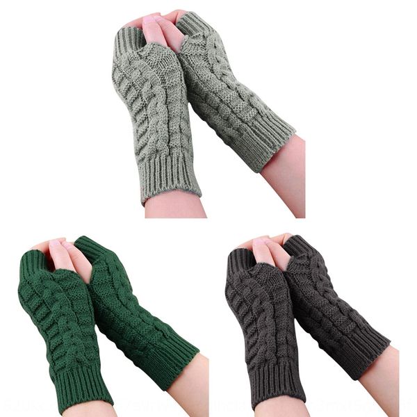 winter dew finger warm and female computer short warm and lengthened gloves daily half-finger couple flat gloves, Blue;gray
winter dew finger warm and female computer short warm and lengthened gloves daily half-finger couple flat gloves, Blue;gray