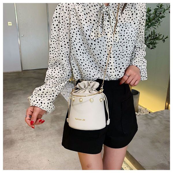 женщины bucket bag роскошные женские сумки на ремне сумки высокого качества из кожи pearl украшения crossbody сумки вместимость кошельки
женщины bucket bag роскошные женские сумки на ремне сумки высокого качества из кожи pearl украшения crossbody сумки вместимость кошельки