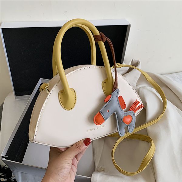 french design fashion pendant saddle bag handbag & elegant shoulder bag crossbody width 24cm height 15cm thickness 6cm
french design fashion pendant saddle bag handbag & elegant shoulder bag crossbody width 24cm height 15cm thickness 6cm
