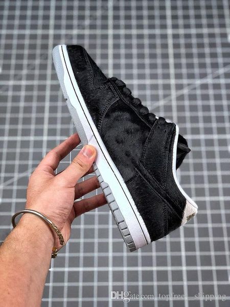 new medicom toy x sb dunk low be@rbrick skate shoes black sail hairy upper running shoes men sports sneakers with box
new medicom toy x sb dunk low be@rbrick skate shoes black sail hairy upper running shoes men sports sneakers with box