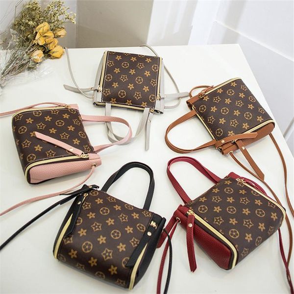 мода дизайн мини сумка pu женщин сумка плеча письмо печати crossbody messager тотализаторы сумки открытых сумки мода телефон сумка кошелек, Black
мода дизайн мини сумка pu женщин сумка плеча письмо печати crossbody messager тотализаторы сумки открытых сумки мода телефон сумка кошелек, Black