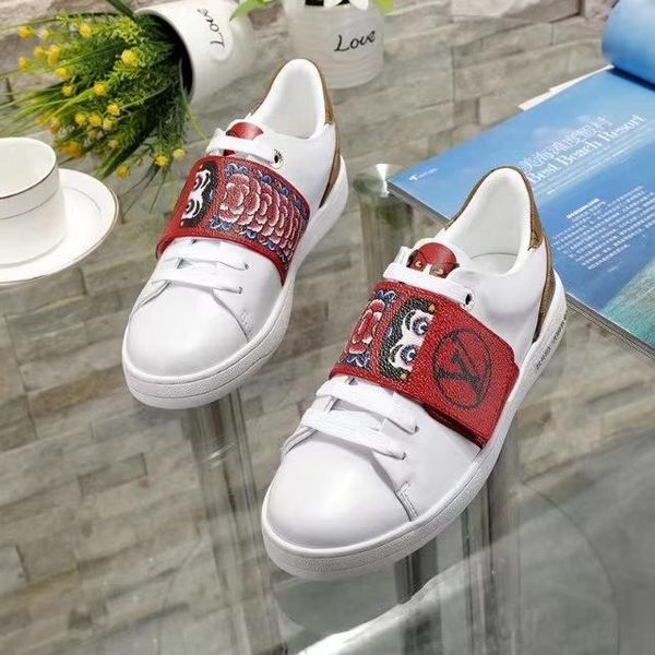 2020s luxury men's and women's graffiti hand-painted casual sports shoes, fashionable wild high-end couple banquet shoes, size: 35, Black
2020s luxury men's and women's graffiti hand-painted casual sports shoes, fashionable wild high-end couple banquet shoes, size: 35, Black