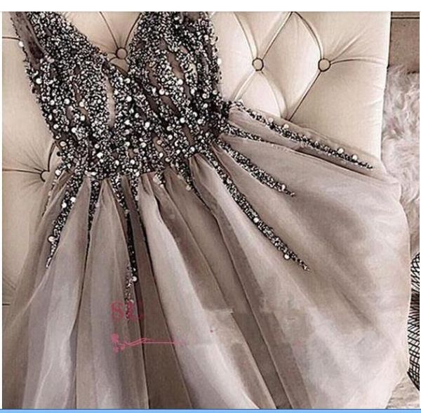 2020 elegant v neck tulle homecoming dresses beaded stones knee length short cocktail dresses plus size vestidos de festa ba9977, Red
2020 elegant v neck tulle homecoming dresses beaded stones knee length short cocktail dresses plus size vestidos de festa ba9977, Red