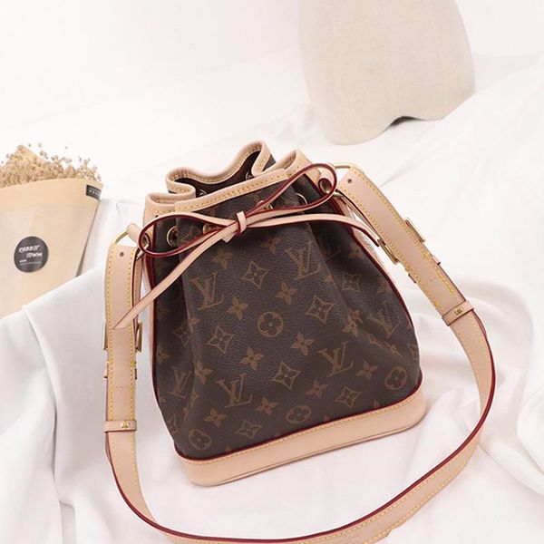 2021 drop ship women luxury designer shoulder bags lady leather bucket bag handbag drawstring shoulder bag bucket crossbody bag sac bandouli
2021 drop ship women luxury designer shoulder bags lady leather bucket bag handbag drawstring shoulder bag bucket crossbody bag sac bandouli