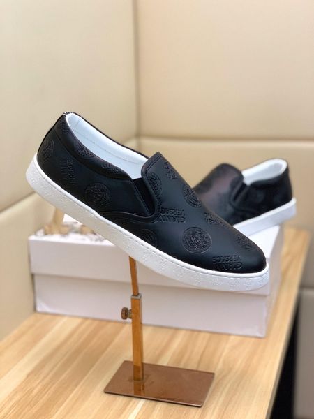 2020-2019h summer new high-end brand personality men's shoes leather low-casual shoes, fashion wild sports shoes, size: 38-44
2020-2019h summer new high-end brand personality men's shoes leather low-casual shoes, fashion wild sports shoes, size: 38-44