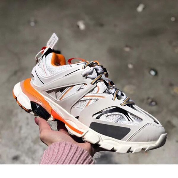 new track sneaker release 3.0 tess s paris triple s sneakers mens shoes for women men trainers tripler baskets dad shoes size 36-45, White;red
new track sneaker release 3.0 tess s paris triple s sneakers mens shoes for women men trainers tripler baskets dad shoes size 36-45, White;red