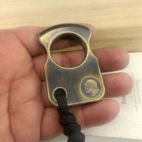 handmade твердый латунный палец кольцо разбитое окно столешница украшения открытый tactical edc самооборона инструмент выживания
handmade твердый латунный палец кольцо разбитое окно столешница украшения открытый tactical edc самооборона инструмент выживания